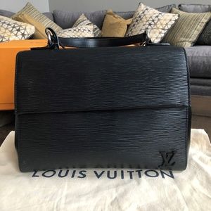 Louis Vuitton Cluny MM Purse